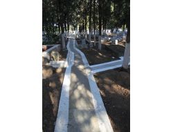 Burhaniye Belediyesi Börülce Köyünün Mezarlığını Yeniledi