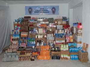 Antalya'da sahte parfüm ele geçirdi