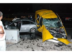 İzmir'de Trafik Kazası: 3 Yaralı