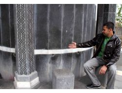 Caminin Servet Değerindeki Kurnalarını Çaldılar