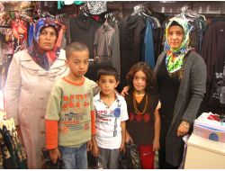 Alaca'nın Yetimlerini, Yediveren Derneği Giydirdi