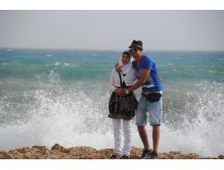 Side'de Rüzgarlı Ve Fırtınalı Hava Hayatı Olumsuz Etkiliyor