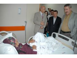 Vali Kıraç Bayram Öncesi Hastanede Yatanları Ziyaret Etti