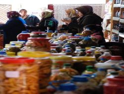 Kermeste 5 Tl'ye Satılan Ayakkabılar Kapışıldı