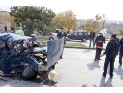 Lastiği Patlayan Otomobil Karşı Yola Geçti: Bir Ağır Yaralı