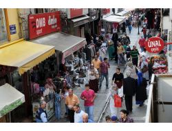 Bayram Alışverişinde Yaşanan Yoğunluk Esnafın Yüzünü Güldürüyor