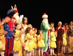 Saint Nicolas Ve Nasrettin Hoca Aynı Sahneyi Paylaştı