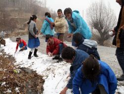 Hakkari'ye Yağan Kar En Çok Çocukları Sevindirdi