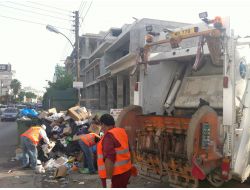 Lefkoşa’da Biriken Çöpleri Üniversite Topluyor