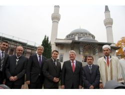 Alman Cumhurbaşkanı Gauck, Şehitlik Camii'ni Ziyaret Etti