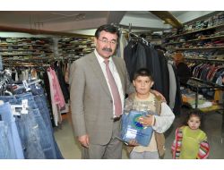 Odabaşı, Paylaşım Noktası'nda İhtiyaç Sahipleriyle Buluştu