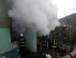 Evinde Yangın Çıkan Genç Kızı Yanmaktan Mahalleli Kurtardı