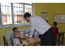 Kaymakam Malğaç, Minik Öğrencilere Diş Fırçası Ve Macun Dağıttı