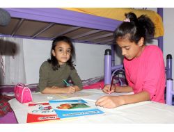 Van Depreminde Cumhurbaşkanı'ndan Çorap İsteyen Helin Ailesinin Yüzünü Güldürdü