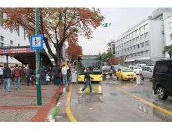 Bursa’da Vatandaşlar Yağmura Hazırlıksız Yakalandı