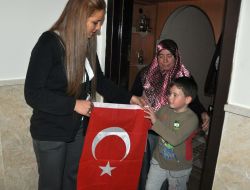 Gölbaşı Belediyesi'nden Vatandaşlara 15 Bin Bayrak