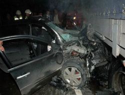 Otomobil Tıra Arkadan Çarptı: 2 Ölü, 1 Yaralı