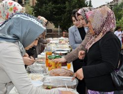 Midyat’ta Okuma Salonu Öğrencileri Kermes Düzenledi