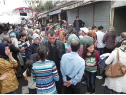 5 Tl’ye Satılan Giysiler İzdihama Neden Oldu