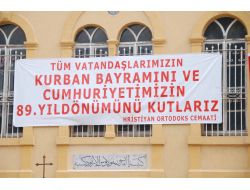 Hristiyan Cemaatlerinden Çifte Pankartlı Bayram Kutlaması