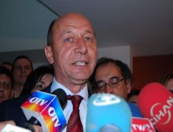 Basescu'dan Gurbetçi Seçmene Övgü
