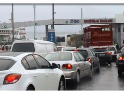 Eskihisar’da 3 Kilometrelik Feribot Kuyruğu