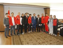 Başkan Özhaseki'den İşitme Engelli Milli Tekvandocuya Altın