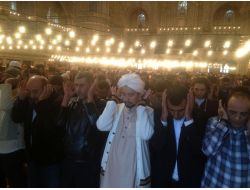 Müslümanlar Bayram Namazında Camileri Doldurdu