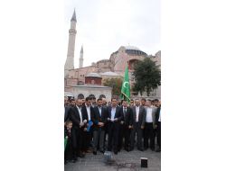 Bayram Namazını Ayasofya Önünde Kıldılar