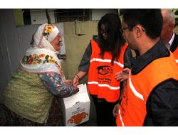 Kimse Yok Mu Derneği Gönüllüsü Samsunlu Doktorlar Et Dağıttı