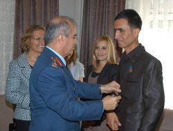 Düğününe Katılamayan Uzman Çavuşa, 'Necdet Özel' Jest