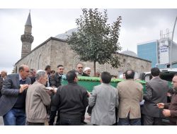 Lala Paşa Camii’nin 30 Yıl Müezzinlik Yapan Çemlek Son Yolculuğuna Uğurlandı