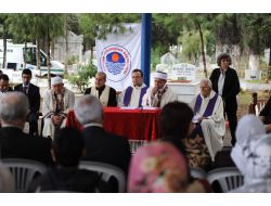 Müslüman Ve Hıristiyan Din Adamları Birlikte Dua Etti