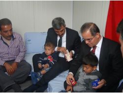 Vali Tapsız Ve Milletvekilleri Konteyner Kentte Suriyelilerle Bayramlaştı