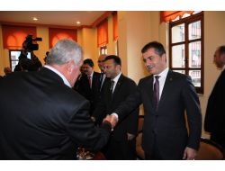 Gençlik Ve Spor Bakanı Suat Kılıç, Vatandaşla Belediyede Bayramlaştı