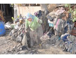 Mağdurlar Bayramı Temizlikle Geçiriyor