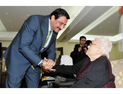 Başkan Ak, Huzurevi Sakinlerini Yalnız Bırakmadı