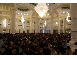 Kazakistan'da Camiler Dolup Taştı