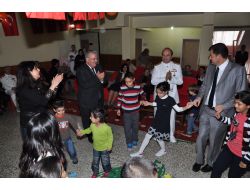 Vali Vekili, Bayramda Çocuklarla Çiftetelli Oynadı, Halay Çekti