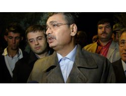 Yolda Seyreden Otomobil Sele Kapıldı: 2 Kayıp