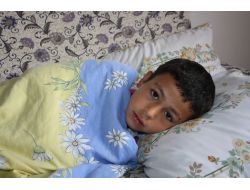 Doğuştan Sağ Kaburga Kemiği Olmayan Cafer'in Dramı Yürek Burkuyor