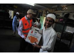 Bangladeş’te Yetimlerin Yüzü Güldü