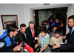 Van İl Emniyet Müdürü'ne Depremzede Çocuklardan Bayram Sürprizi