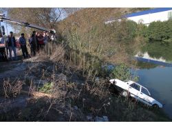 Direksiyon Hakimiyetini Kaybeden Sürücü Dereye Uçtu