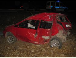 Yoldan Çıkan Otomobil Direğe Çarptı: 2 Yaralı