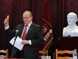 Zyuganov: 2 Trilyon Dolar Ülkeden Kaçtı