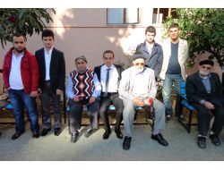 Ak Parti'li Gençlerden Yaşlılara Bayram Ziyareti