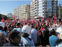 Antalya'da Atatürk Anıtı'na Çelenk Sunma Töreni Sırasında Arbede