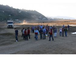 Trabzonsporlu Taraftarlar, Oyuncak Kamyonlarla Stat İçin Dolgu Yaptı