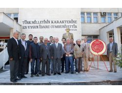 Chp Vakfıkebir’de Atatürk Anıtı'na Çelenk Bıraktı